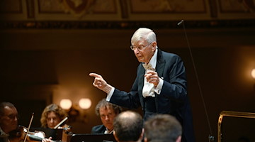 Der Dirigent Herbert Blomstedt bei einem Konzert. / Foto: Matthias Creutziger/dpa