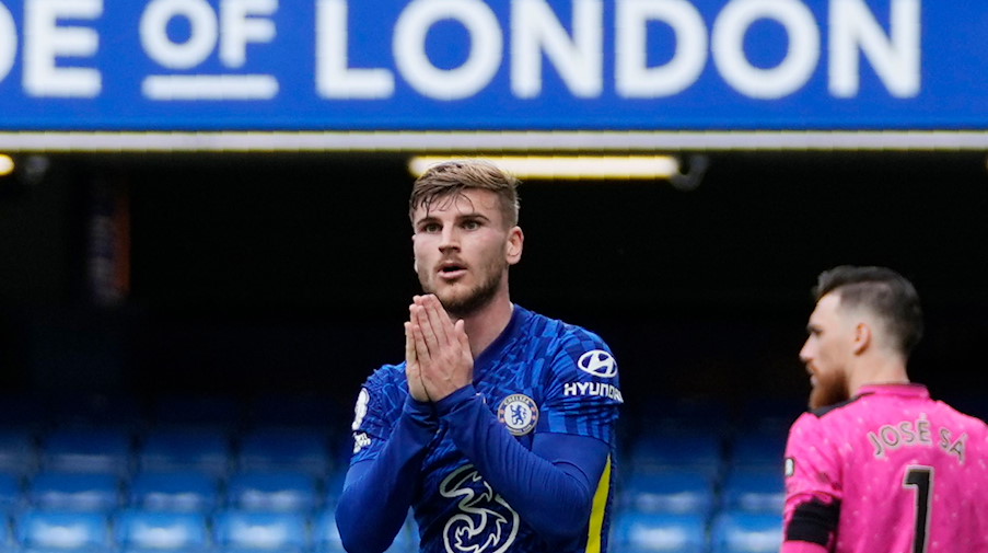 Timo Werner (vorne) reagiert während eines Spiels. / Foto: Frank Augstein/AP/dpa/Archivbild