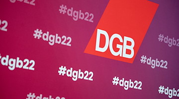 Das Logo des Deutschen Gewerkschaftsbunds (DGB) bei einem DGB-Bundeskongress. / Foto: Fabian Sommer/dpa/Symbolbild