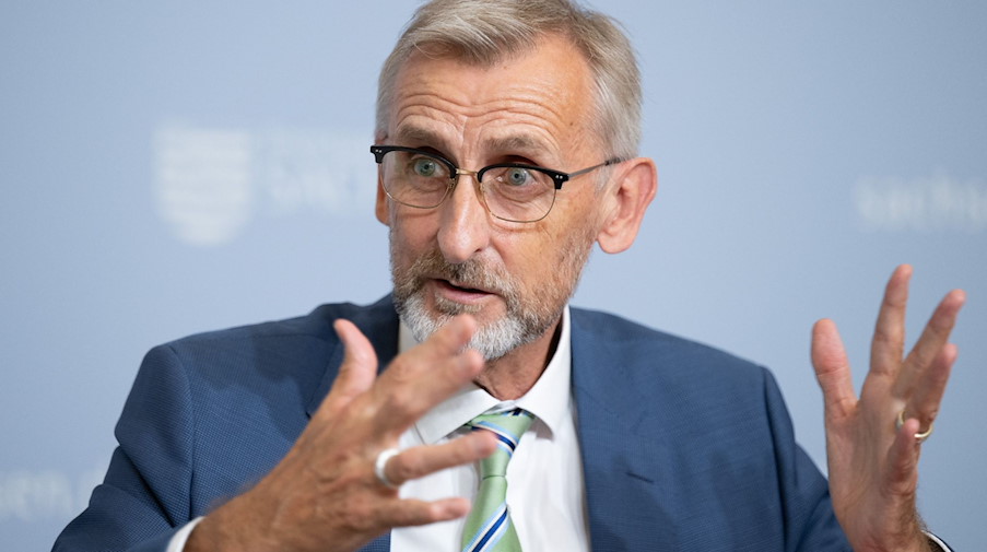 Armin Schuster (CDU), Innenminister von Sachsen. / Foto: Sebastian Kahnert/dpa