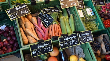 Regionales Bio-Gemüse liegt zum Verkauf in einem Hofladen. / Foto: Bernd Settnik/dpa-Zentralbild/dpa/Symbolbild