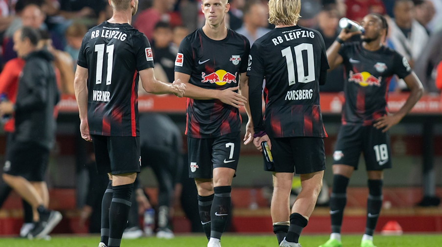 Timo Werner (l-r), Dani Olmo und Emil Forsberg von RB Leipzig nach der Niederlage. / Foto: Andreas Gora/dpa