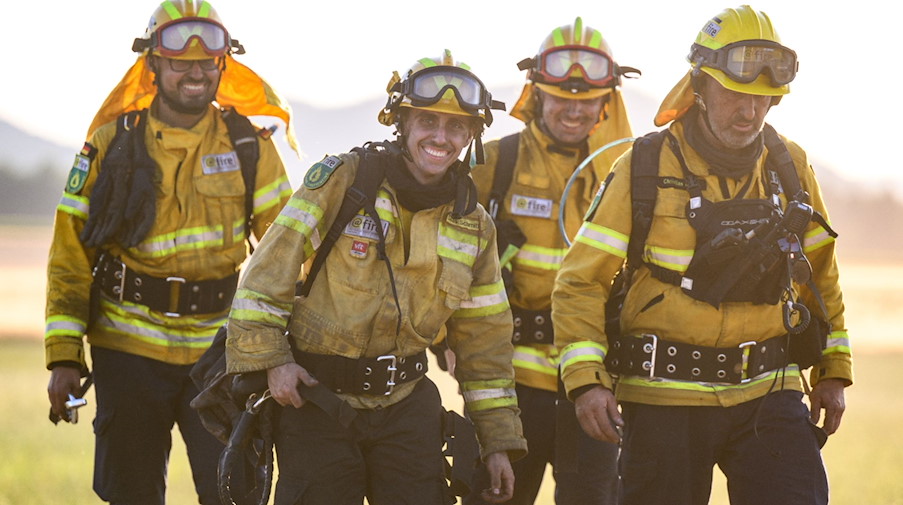Freiwillige Feuerwehrleute der Hilfsorganisation  "@fire - Internationaler Katastrophenschutz Deutschland". / Foto: Robert Michael/dpa