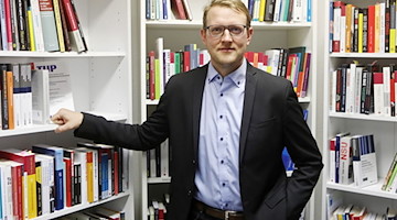 Matthias Quent, Direktor des Institutes für Demokratie und Zivilgesellschaft, (IDZ). / Foto: Bodo Schackow/dpa-Zentralbild/dpa/Archivbild