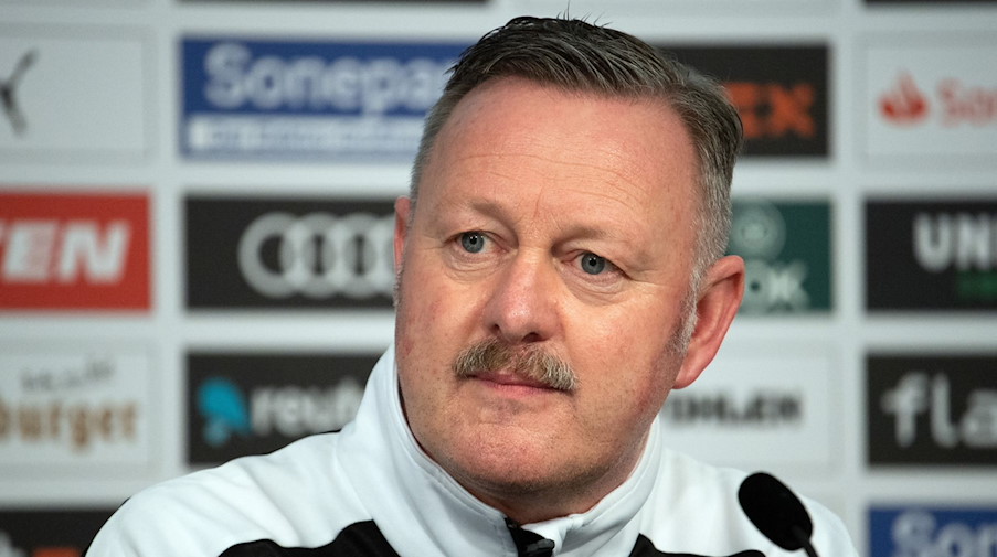 Roland Virkus während einer Pressekonferenz im Borussia-Park. / Foto: Federico Gambarini/dpa/Archivbild