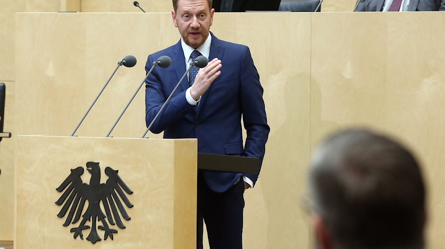 Sachsens Ministerpräsident Michael Kretschmer spricht im Bundesrat. / Foto: Wolfgang Kumm/dpa