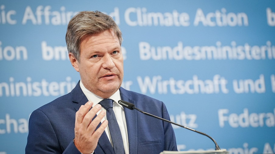 Robert Habeck (Bündnis 90/Die Grünen), Bundesminister für Wirtschaft, gibt eine Pressekonferenz. / Foto: Kay Nietfeld/dpa