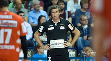 Trainer des DhfK Leipzig, Runar Sigtryggsson. / Foto: Paul Zinken/dpa/Archivbild