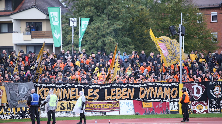 Friedliche Dynamo-Fans in der Fankurve. / Foto: Marcus Foerster/Eibner-Pressefoto/dpa/Archivbild