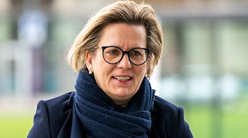 Barbara Klepsch (CDU), Sächsische Staatsministerin für Kultur und Tourismus, lächelt. / Foto: Kristin Schmidt/dpa-Zentralbild/dpa/Archivbild