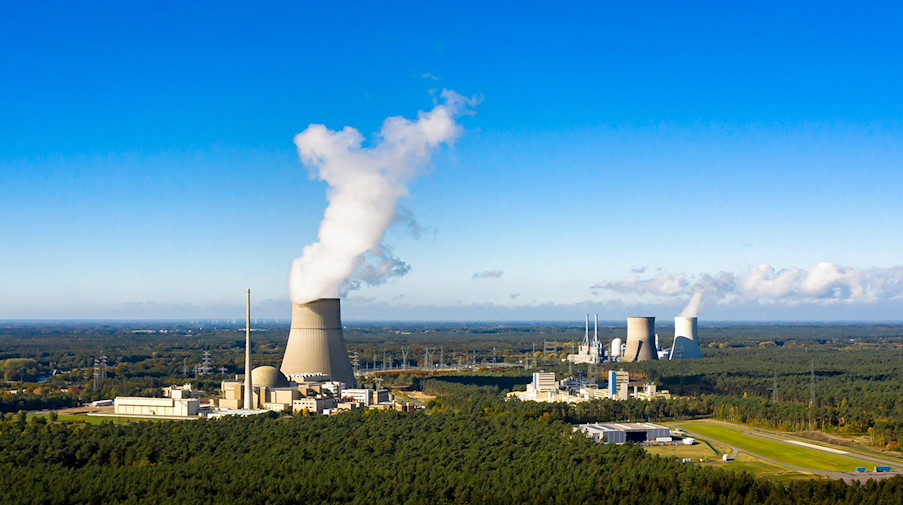 Das Kernkraftwerk Emsland (Luftaufnahme mit einer Drohne). Dieses Atomkraftwerk gehört zu den drei letzten in Deutschland. / Foto: Sina Schuldt/dpa/Archivbild