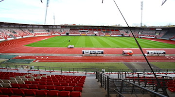 Blick in den Innenraum des Steigerwaldstadions. / Foto: Bodo Schackow/dpa-Zentralbild/dpa
