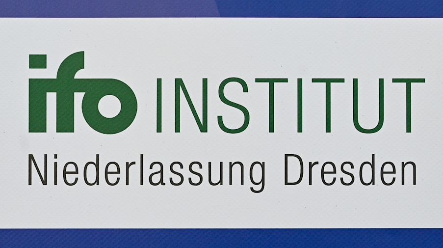 Das Logo vom ifo Institut für Wirtschaftsforschung e.V. Niederlassung Dresden. / Foto: Patrick Pleul/dpa-Zentralbild/ZB/Symbolbild