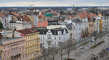 Blick vom Spremberger Turm über Wohn- und Geschäftshäuser im Zentrum der Stadt Cottbus. / Foto: Patrick Pleul/dpa