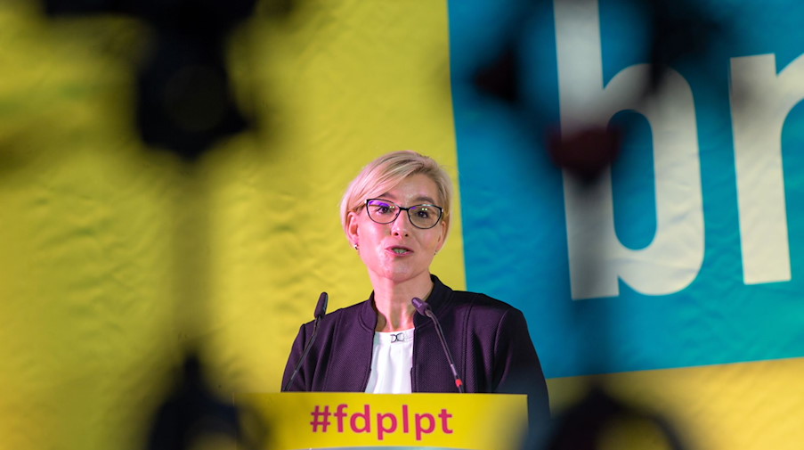 Anita Maaß spricht beim Landesparteitag der FDP Sachsen. / Foto: Daniel Schäfer/dpa-Zentralbild/dpa/Archivbild
