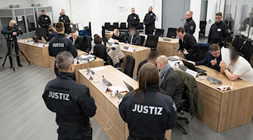 Die Angeklagten im Prozess um den Juwelenraub im Grünen Gewölbe. / Foto: Sebastian Kahnert/dpa-Pool/dpa