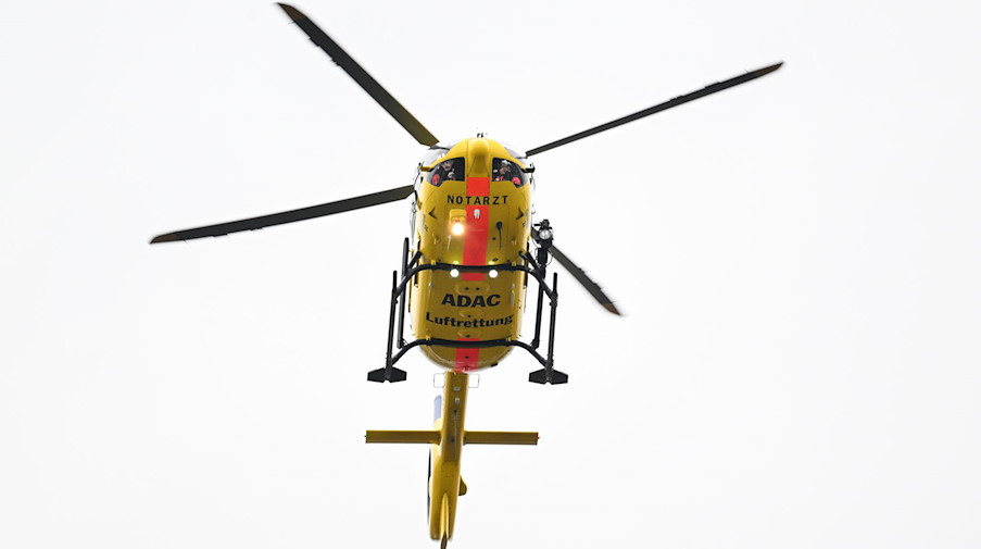 Ein Rettungshubschrauber des ADAC. / Foto: Bernd Weißbrod/dpa