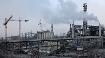 Werksanlagen stehen im Chemie- und Industriepark Zeitz. / Foto: Bodo Schackow/dpa