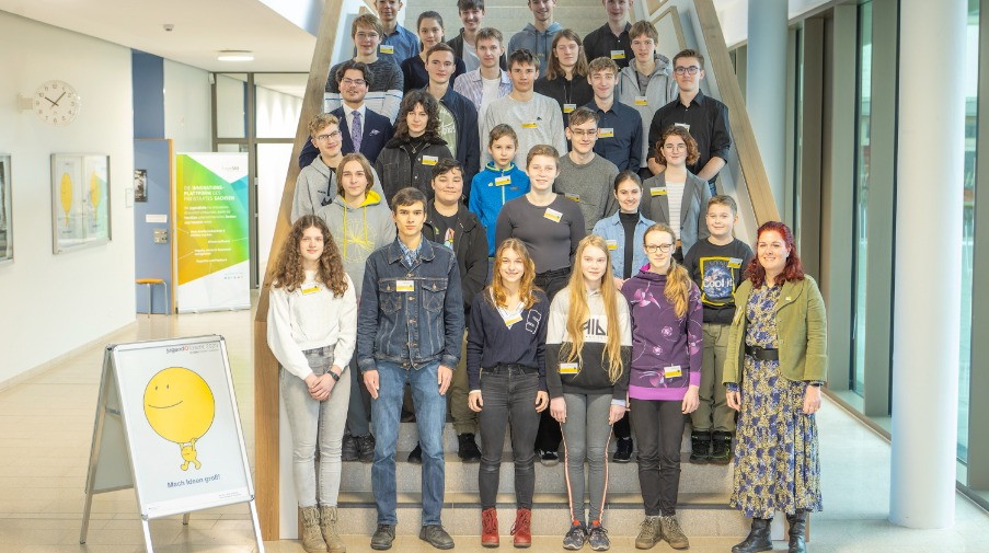 Diese 15 MINT-Talente präsentieren mit 11 Projekten die Region Ostsachsen beim Landeswettbewerb Sachsen (Bild: Jugend forscht)