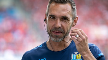 CFC-Trainer Christian Tiffert im Stadion. / Foto: Hendrik Schmidt/dpa/Archivbild