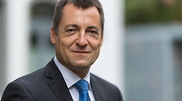Torsten Herbst, FDP-Politiker im Sächsischen Landtag, lächelt. / Foto: Monika Skolimowska/dpa-Zentralbild/dpa/Archivbild