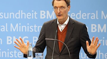 Die ostdeutschen Länderchefs treffen sich heute mit Bundesgesundheitsminister Karl Lauterbach (SPD). / Foto: Wolfgang Kumm/dpa/Archivbild