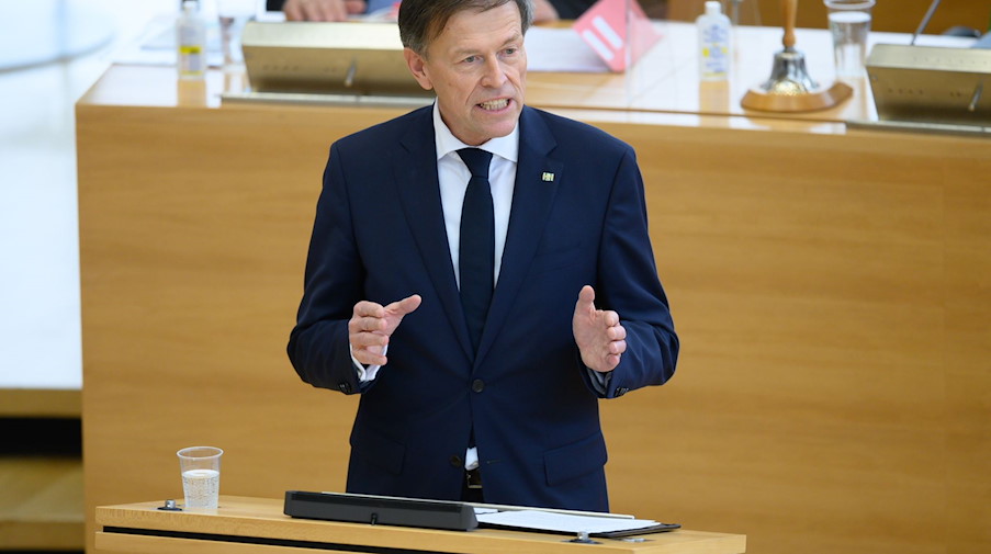 Matthias Rößler (CDU), Landtagspräsident in Sachsen, spricht im Plenum. / Foto: Sebastian Kahnert/dpa-Zentralbild/dpa/Archivbild