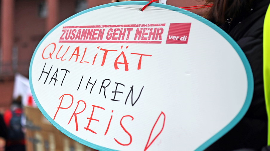 Die Dienstleistungsgewerkschaft Verdi hat Beschäftigte zu Warnstreiks in aufgerufen. / Foto: Uli Deck/dpa/Archivbild