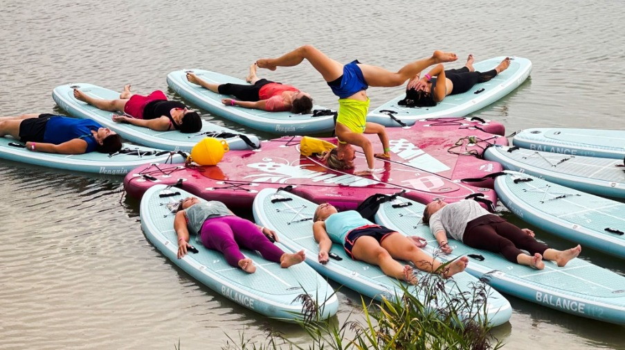SUP Yoga auf dem Partwitzer See (Bild: Veranstalter)
