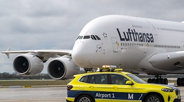 Eine Lufthansa-Maschine des Typs Airbus A380. / Foto: Peter Kneffel/dpa/Archivbild