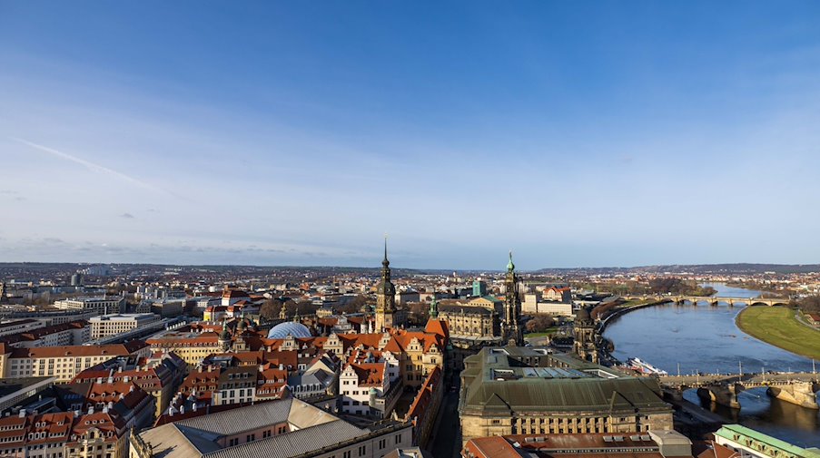 Blick auf die Altstadt von Dresden, aufgenommen von der Kuppel der Frauenkirche aus. / Foto: Daniel Schäfer/dpa
