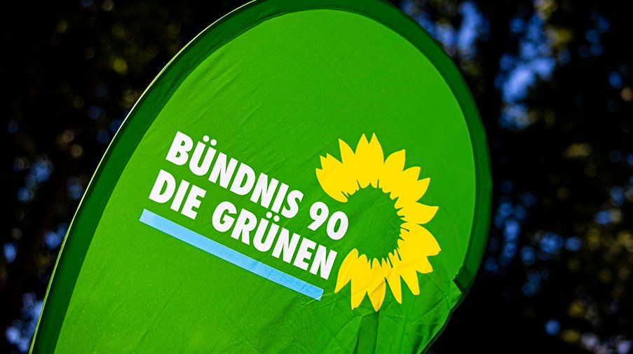 Das Logo von Bündnis 90/Die Grünen ist zu sehen. / Foto: Moritz Frankenberg/dpa/Archivbild