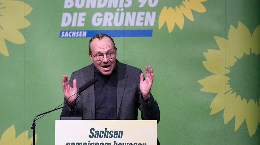 Wolfram Günther, Umweltminister von Sachsen, spricht auf dem Landesparteitag seiner Partei. / Foto: Sebastian Kahnert/dpa/Archivbild