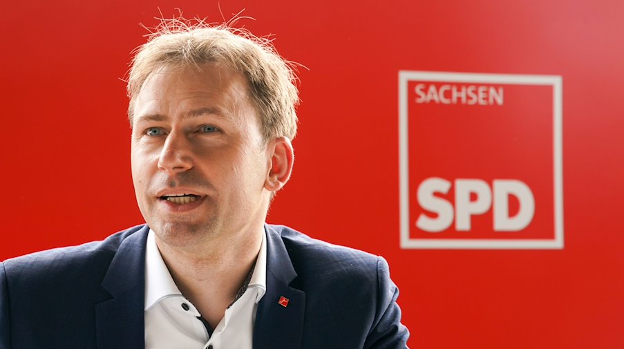 Holger Mann, Vorsitzender der SPD Leipzig, spricht. / Foto: Peter Endig/dpa-Zentralbild/dpa/Archiv