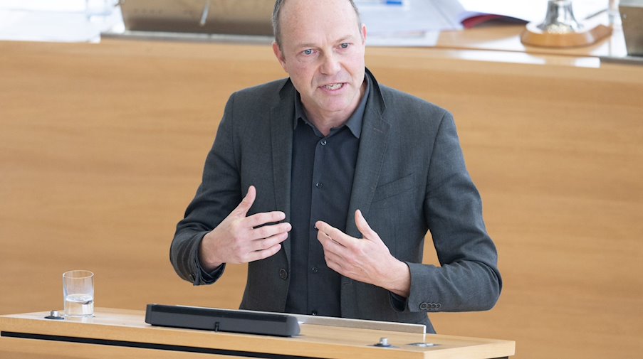 Wolfram Günther (Bündnis90/Die Grünen), Agrarminister von Sachsen, spricht. / Foto: Sebastian Kahnert/dpa/Archivbild