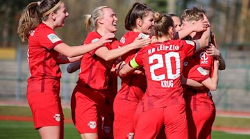 Die Leipziger Spielerinnen jubeln nach einem Treffer. / Foto: Jan Woitas/dpa/Archivbild