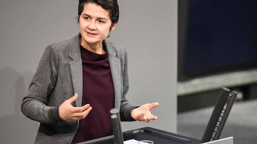 Daniela Kolbe (SPD) spricht im Bundestag. / Foto: Kira Hofmann/dpa-Zentralbild/dpa/Archiv