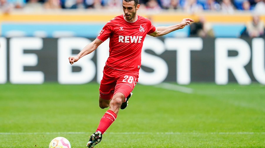 Kölns Ellyes Skhiri spielt den Ball. / Foto: Uwe Anspach/dpa