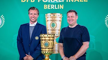 Markus Krösche (l), Sportvorstand von Eintracht Frankfurt, und Max Eberl, Sportvorstand von RB Leipzig. / Foto: Andreas Gora/dpa