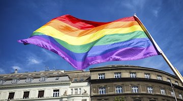 Vielfalt, Gleichberechtigung und Toleranz: Tausende bei CSD-Parade in Dresden #PrideMonth