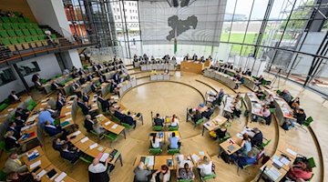 Blick in den Plenarsaal während der Sitzung des Sächsischen Landtages. / Foto: Robert Michael/dpa/Archivbild