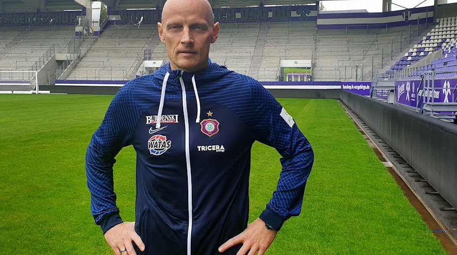 Matthias Heidrich, sportlicher Leiter des FC Erzgebirge Aue, steht im Erzgebirgsstadion. / Foto: -/FCE Aue/dpa/Archiv