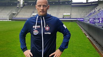 Matthias Heidrich, sportlicher Leiter des FC Erzgebirge Aue, steht im Erzgebirgsstadion. / Foto: -/FCE Aue/dpa/Archiv