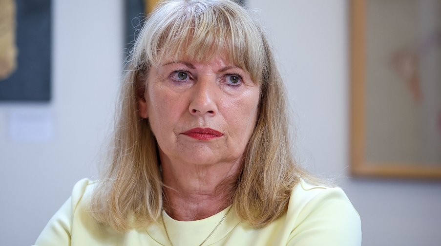 Petra Köpping addresses a press conference at Markkleeberg town hall after an out-of-town cabinet meeting / Photo: Jan Woitas/dpa