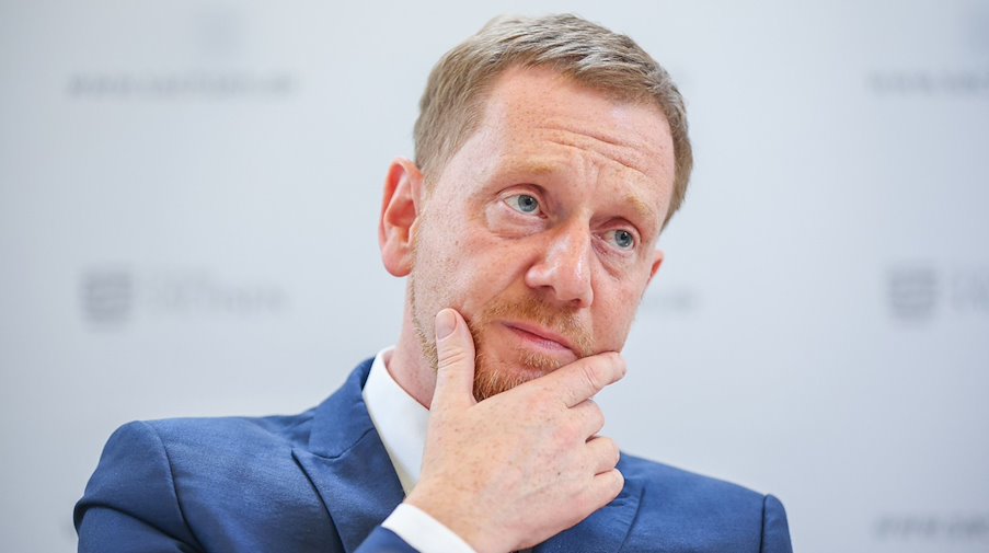 Michael Kretschmer während einer Pressekonferenz im Rathaus Markkleeberg. / Foto: Jan Woitas/dpa