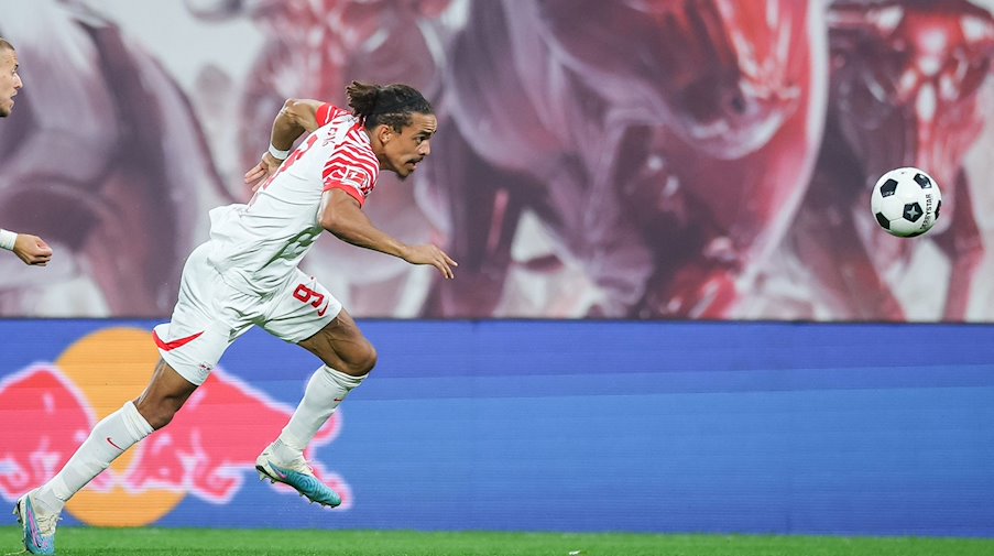 Leipzigs Spieler Yussuf Poulsen am Ball. / Foto: Jan Woitas/dpa