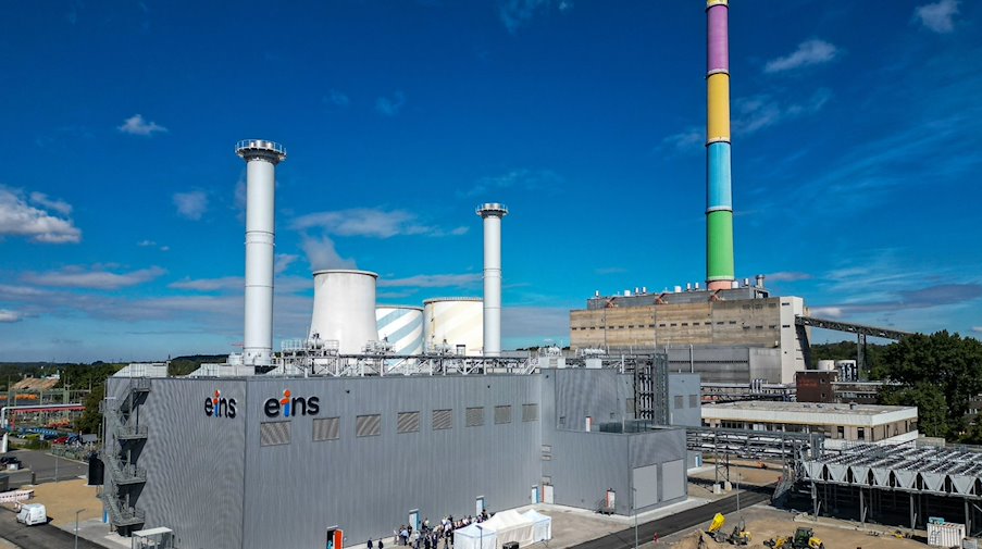 Вид на нову моторну когенераційну установку (ліворуч) енергопостачальної компанії eins на об'єкті Heizkraftwerk Nord / Фото: Jan Woitas/dpa