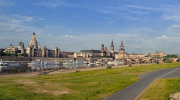 Dresden mit Elbe und Elberadweg (Bild: Archiv DieSachsen.de)