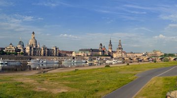 Dresden mit Elbe und Elberadweg