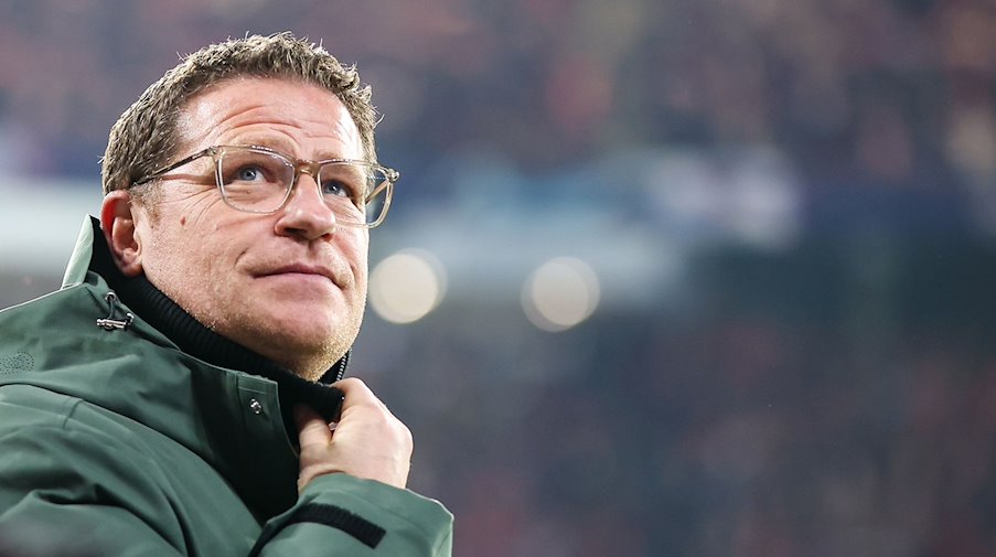 RB Leipzig's sports director Max Eberl stands in the stadium. / Photo: Jan Woitas/dpa/Archivbild